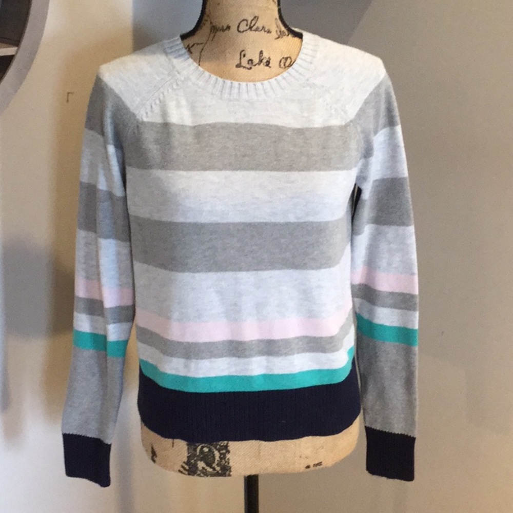 GAP gray striped crew neck sweater ~ Size Medium
